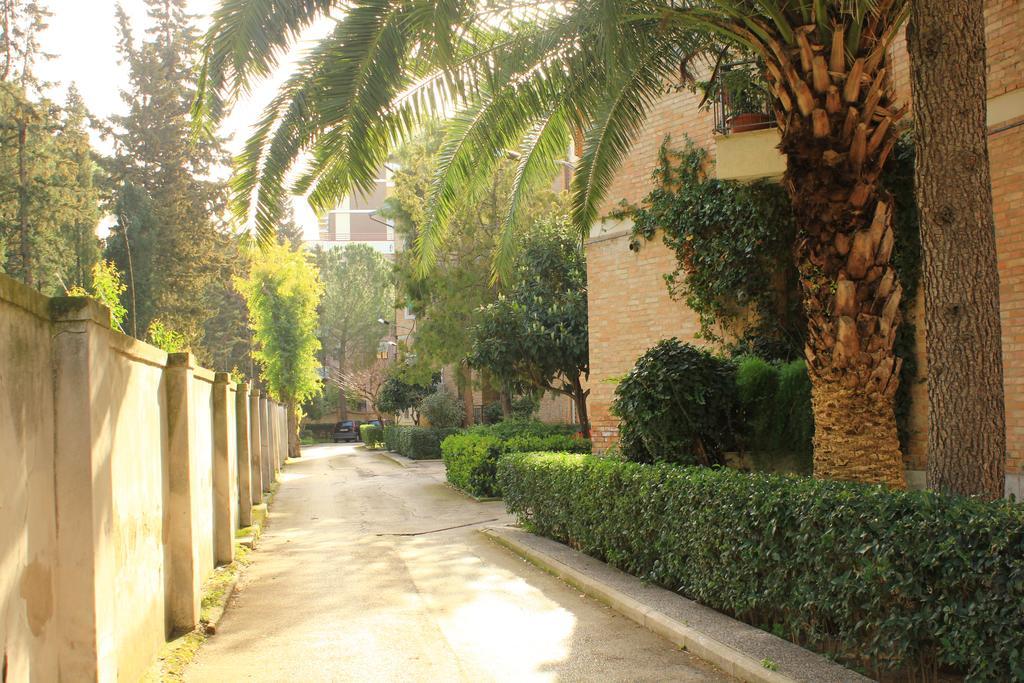 B&B Il Giardino In Citta - Parcheggio Privato Gratuito ฟอจเจีย ภายนอก รูปภาพ
